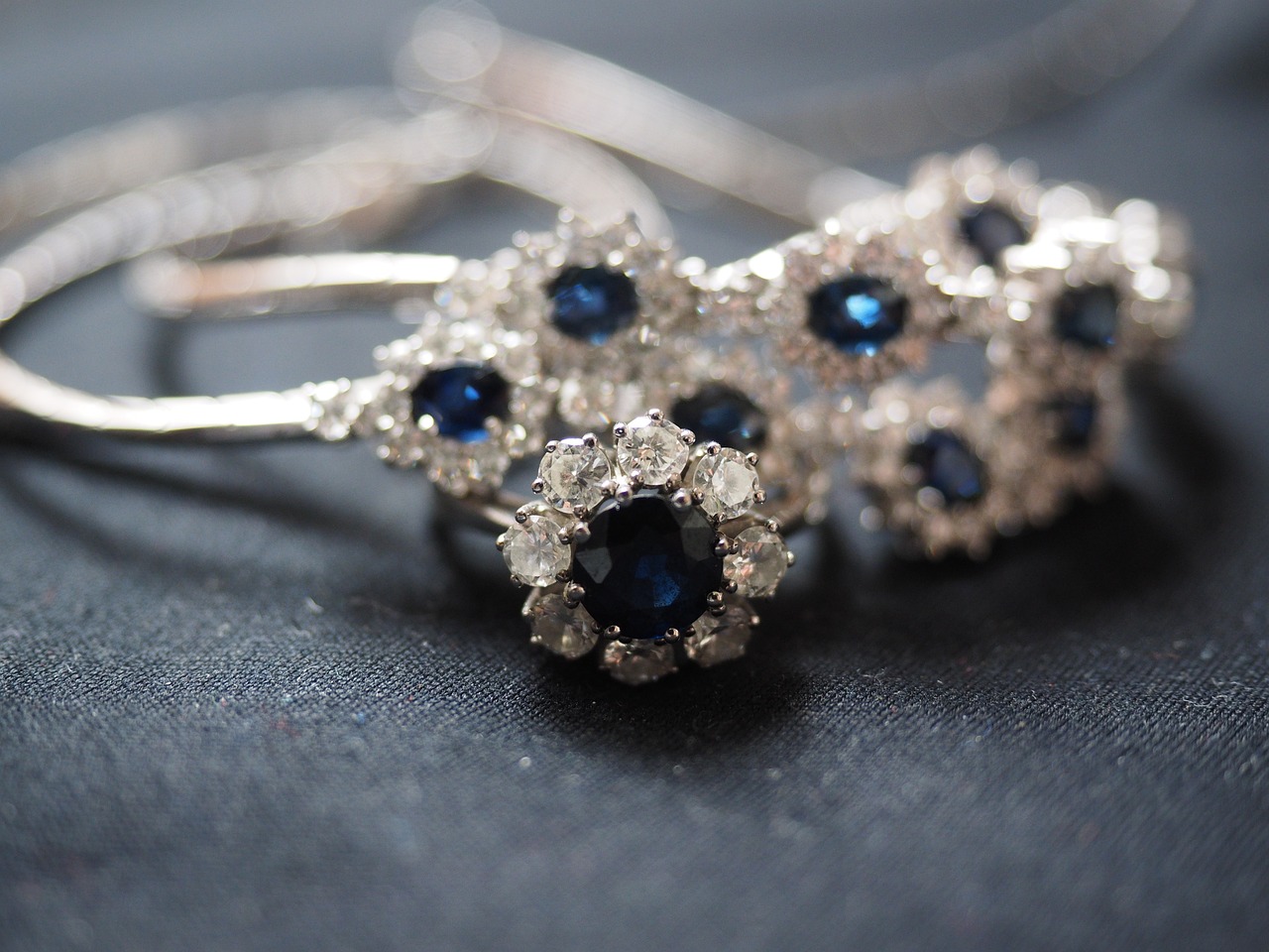 sapphire-ring-2119613_1280