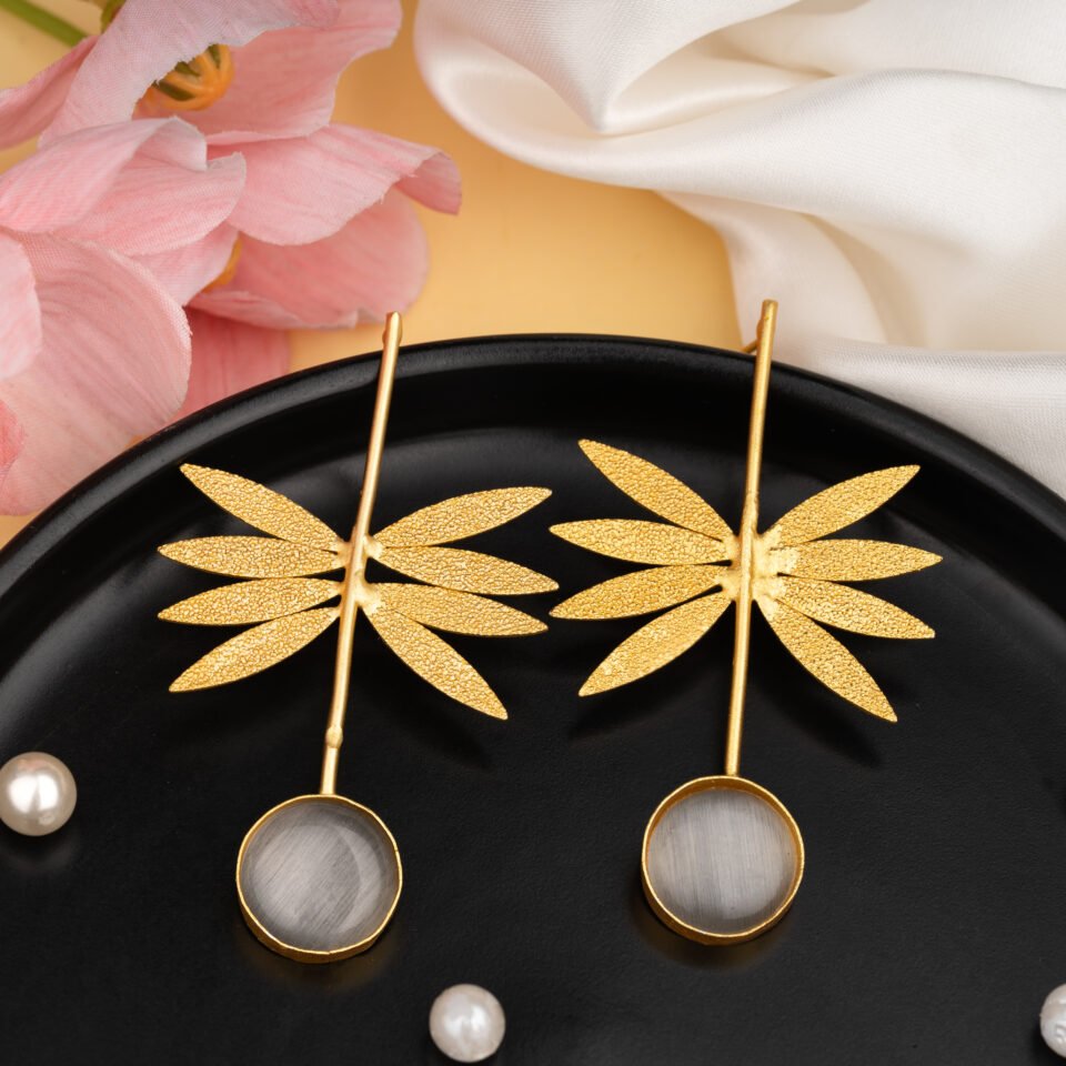These dragonfly-inspired earrings feature layered golden wings with a subtle grey stone at the base. Elegant, artsy, and nature-inspired, they’re perfect for statement-making looks. Bullet Points: Dragonfly wing-inspired design in matte-gold brass Grey stone accent adds elegance & uniqueness Lightweight and comfortable for long wear Sweat-proof & anti-tarnish finish Dragonfly Inspired Brass Earrings with Grey Stone