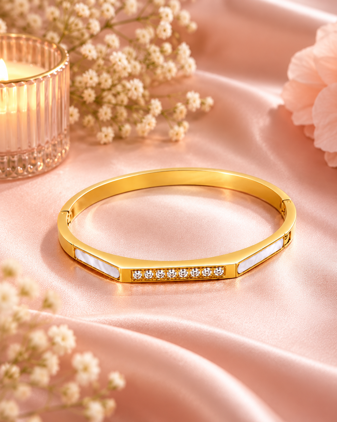 Gold bracelet from Charmiq